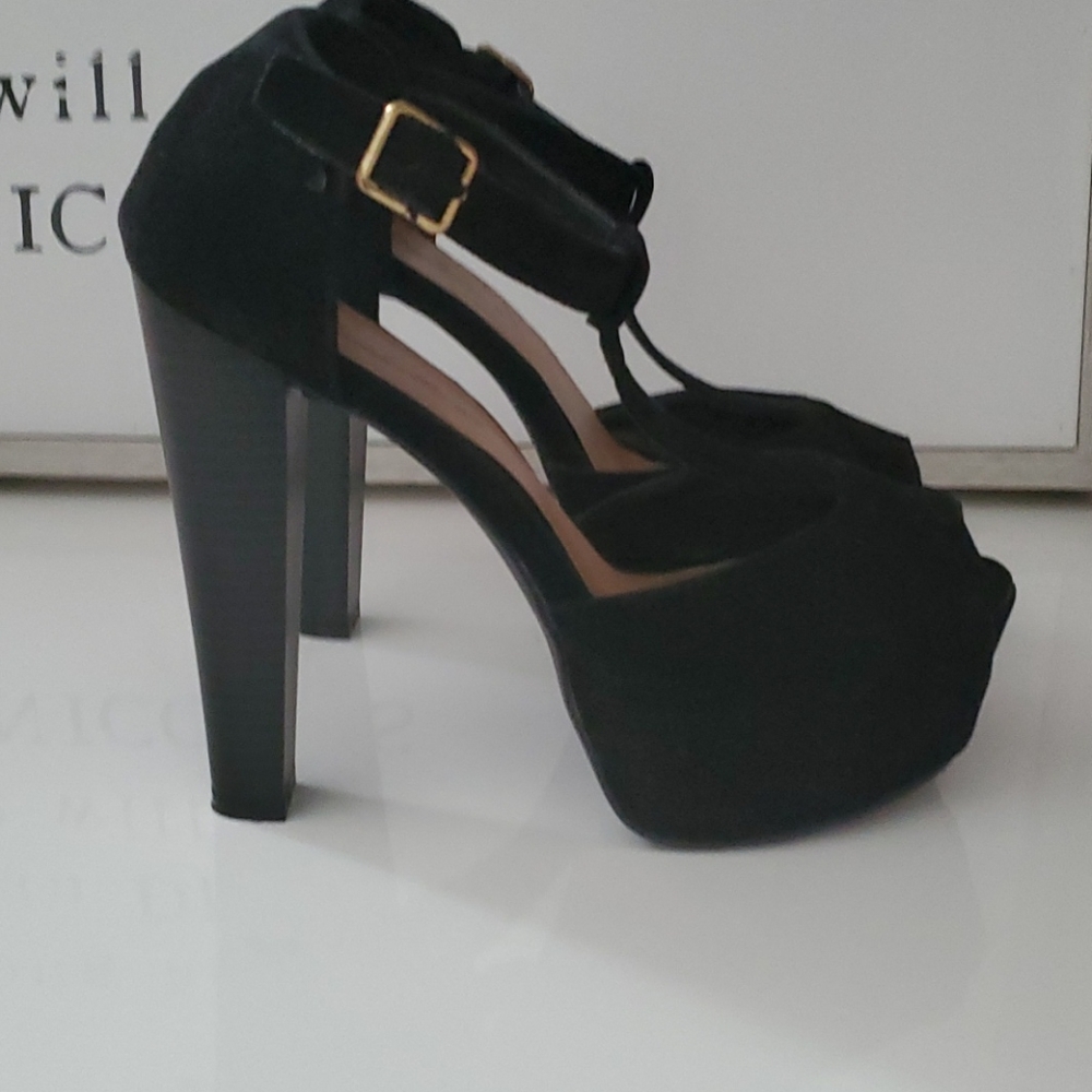 Lady's hees - Picture 2 of 4